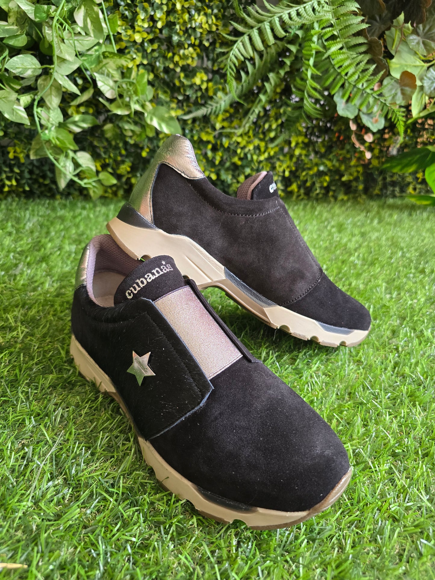 Ténis Cubanas em Camurça e Pêlo Preto