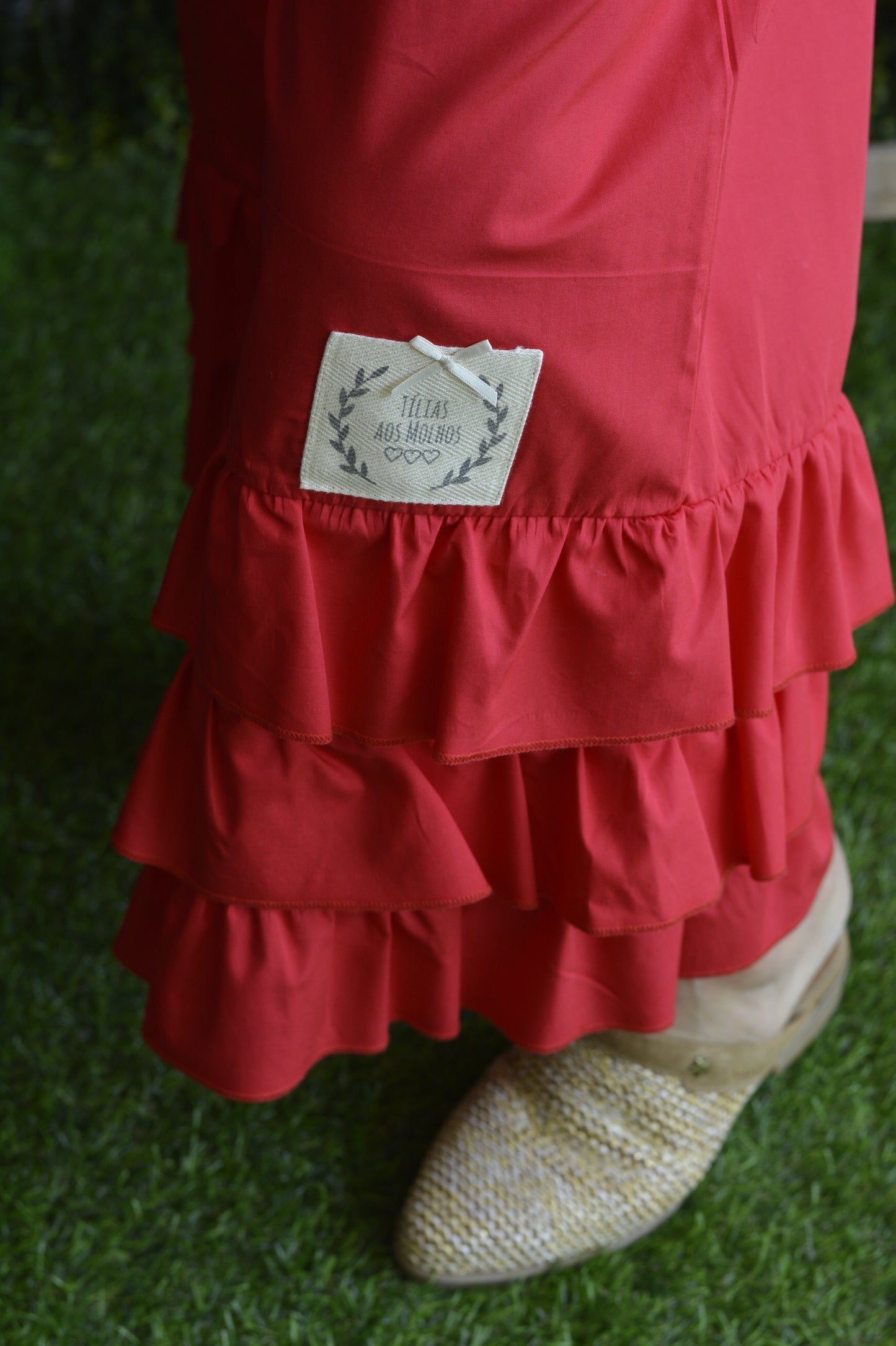Pantalonas vermelhas folhos