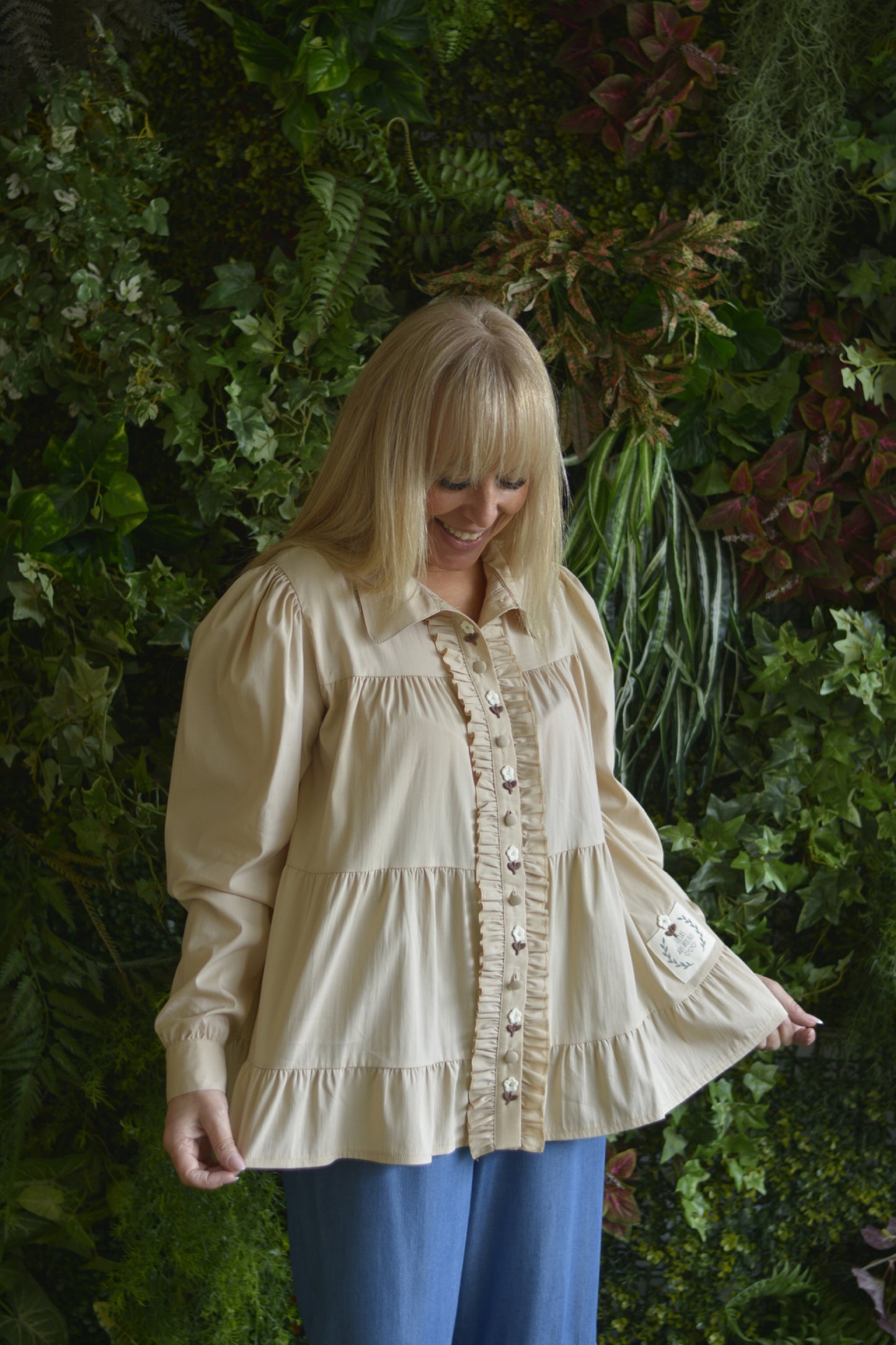 Camisa creme com florzinhas