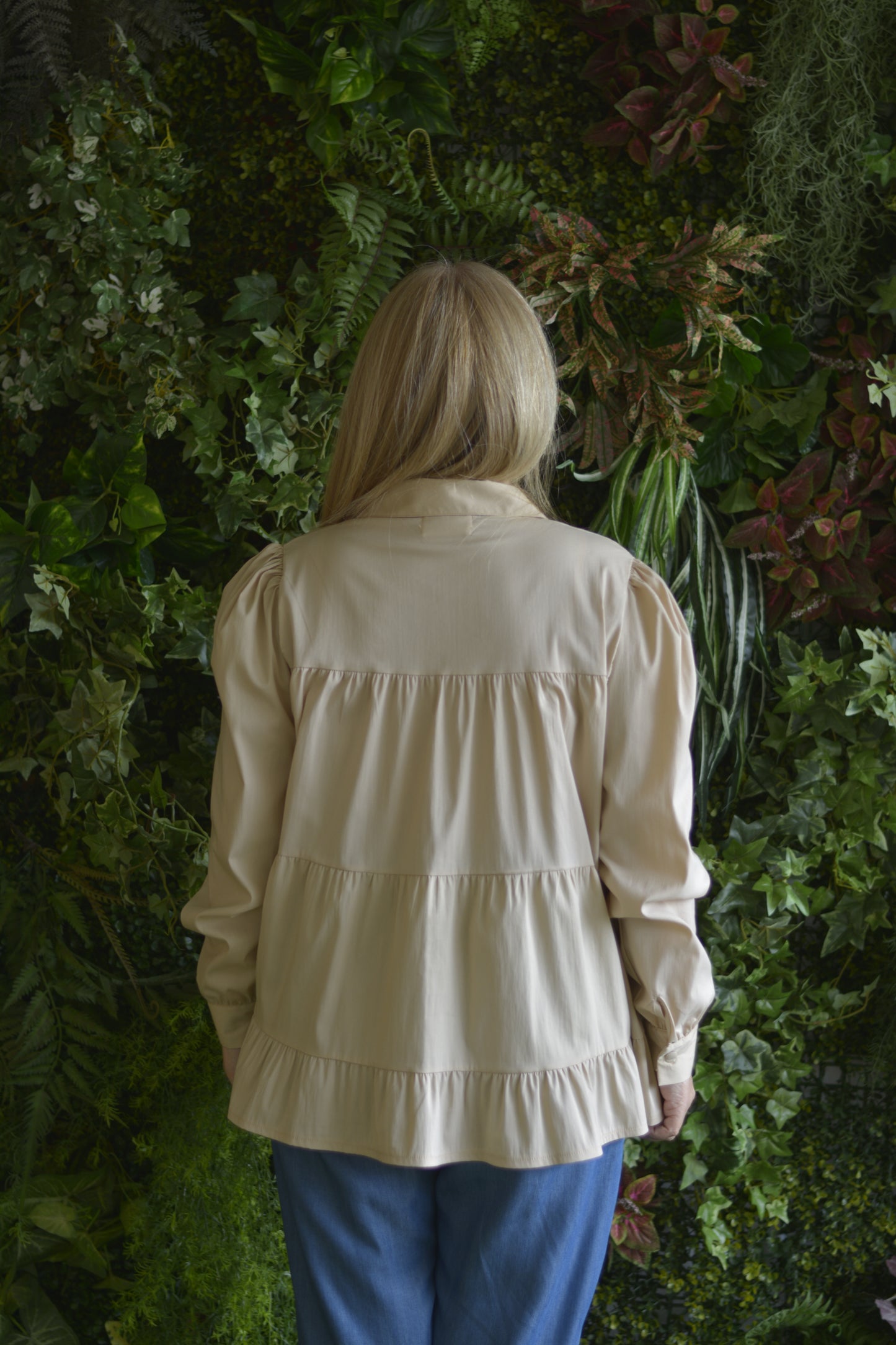 Camisa creme com florzinhas