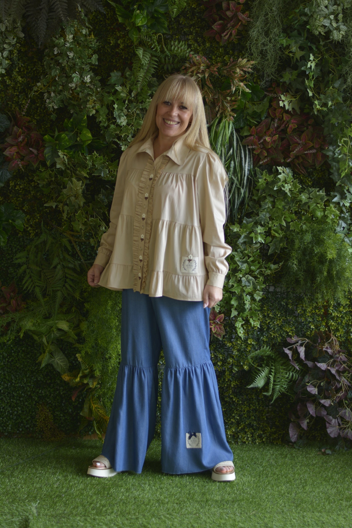 Camisa creme com florzinhas
