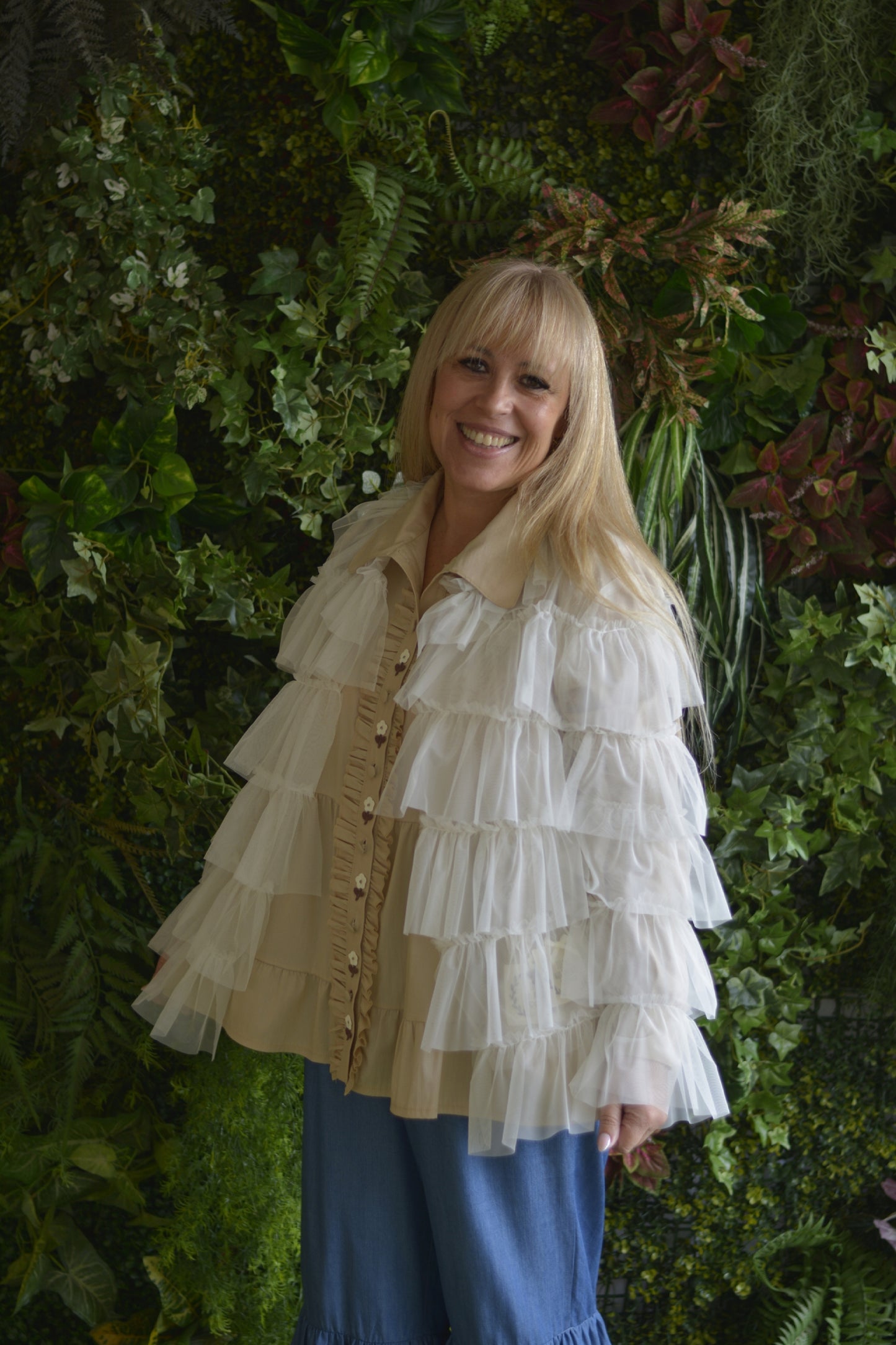 Camisa creme com florzinhas
