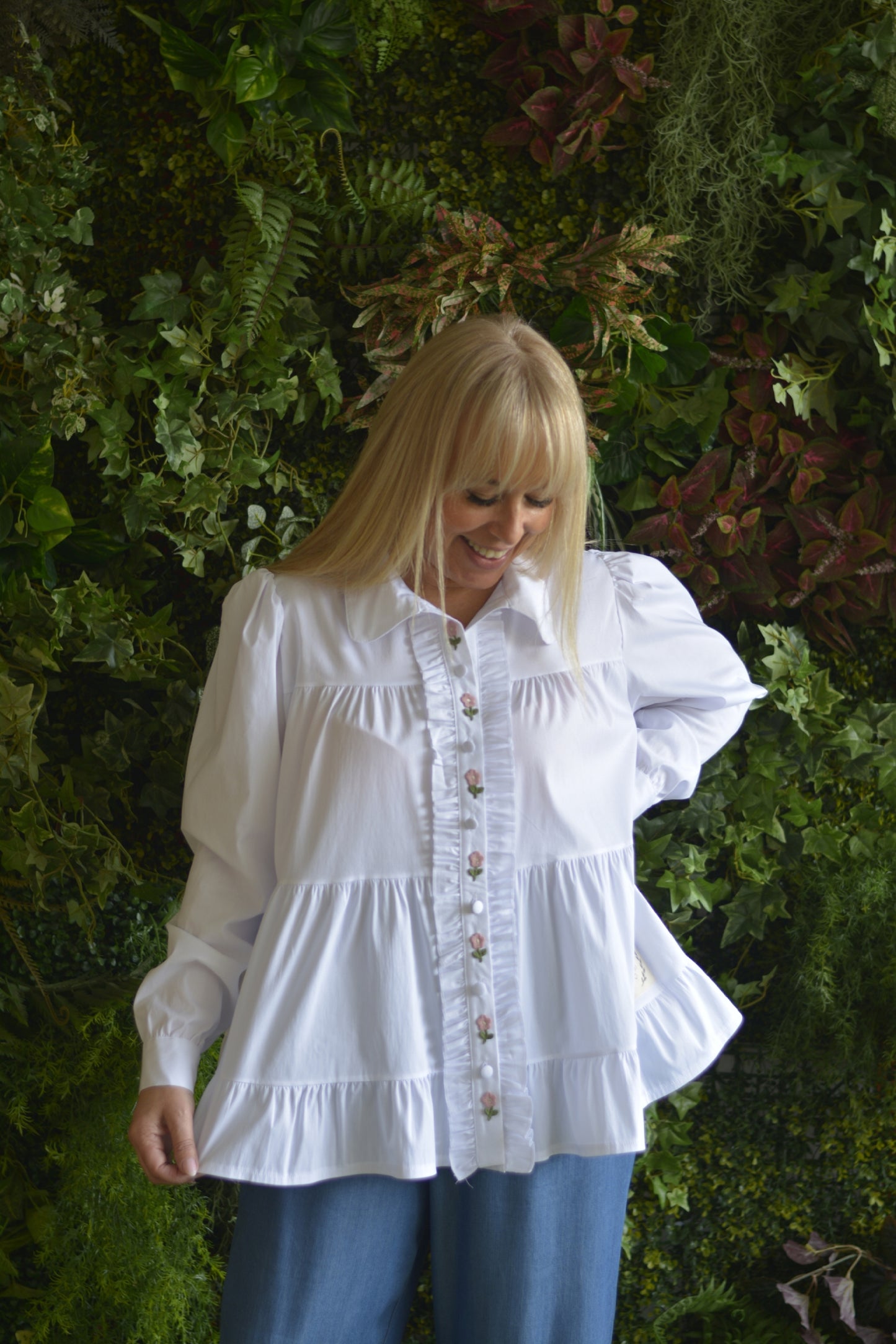 Camisa branca com florzinhas