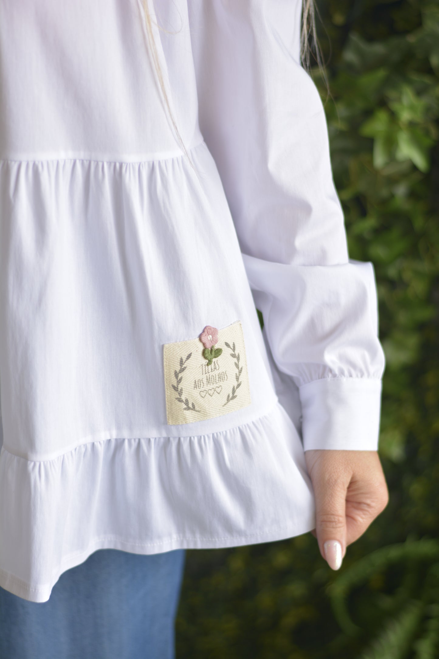 Camisa branca com florzinhas
