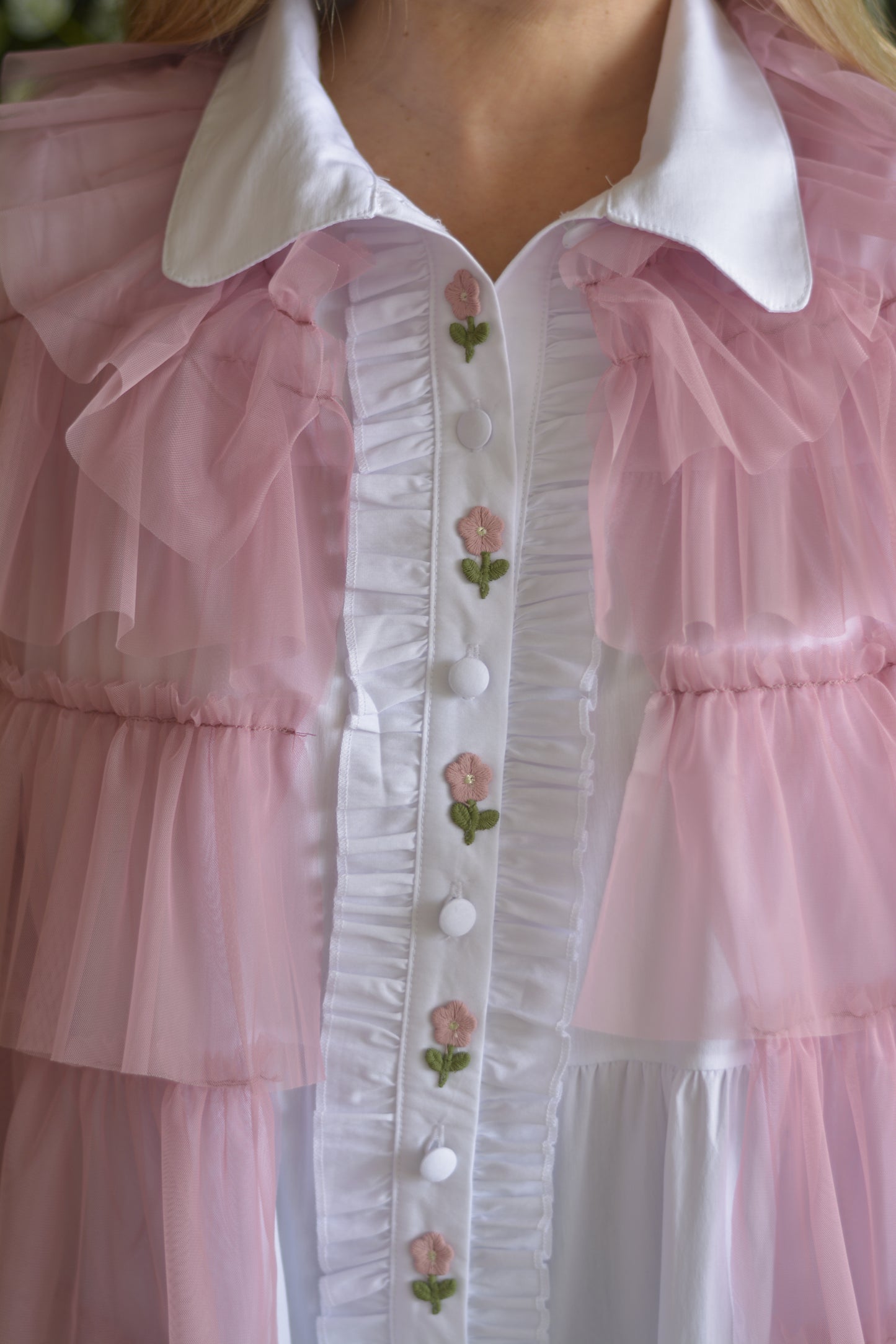 Camisa branca com florzinhas