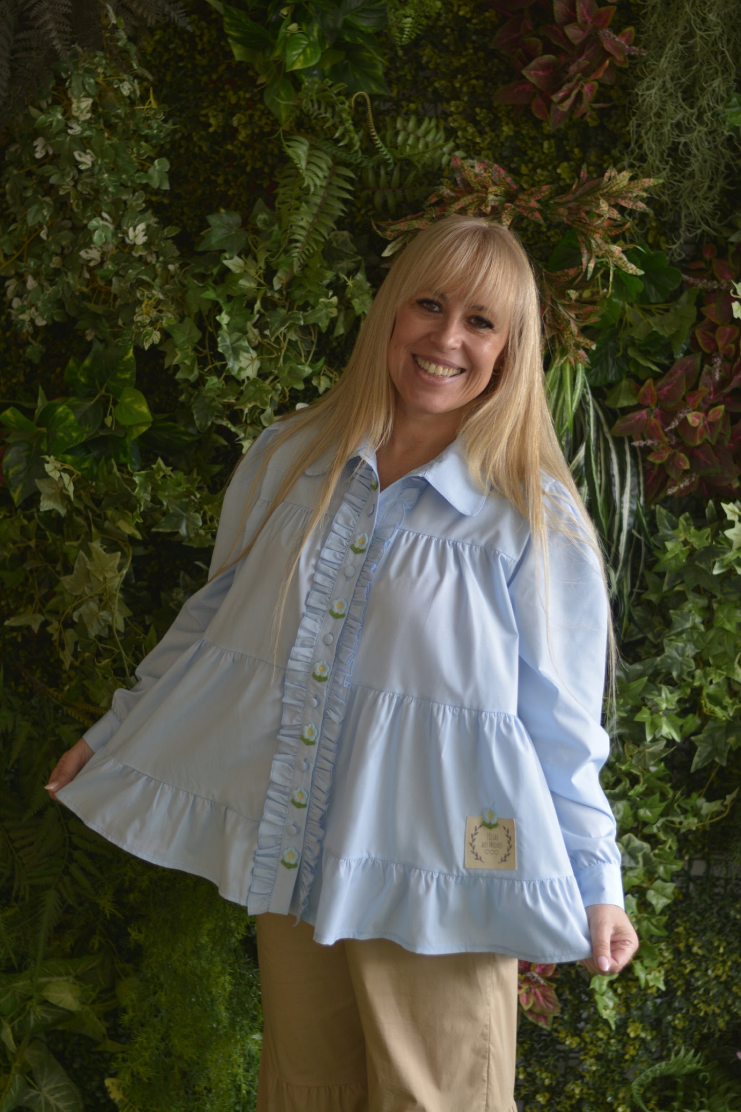 Camisa azul com florzinhas