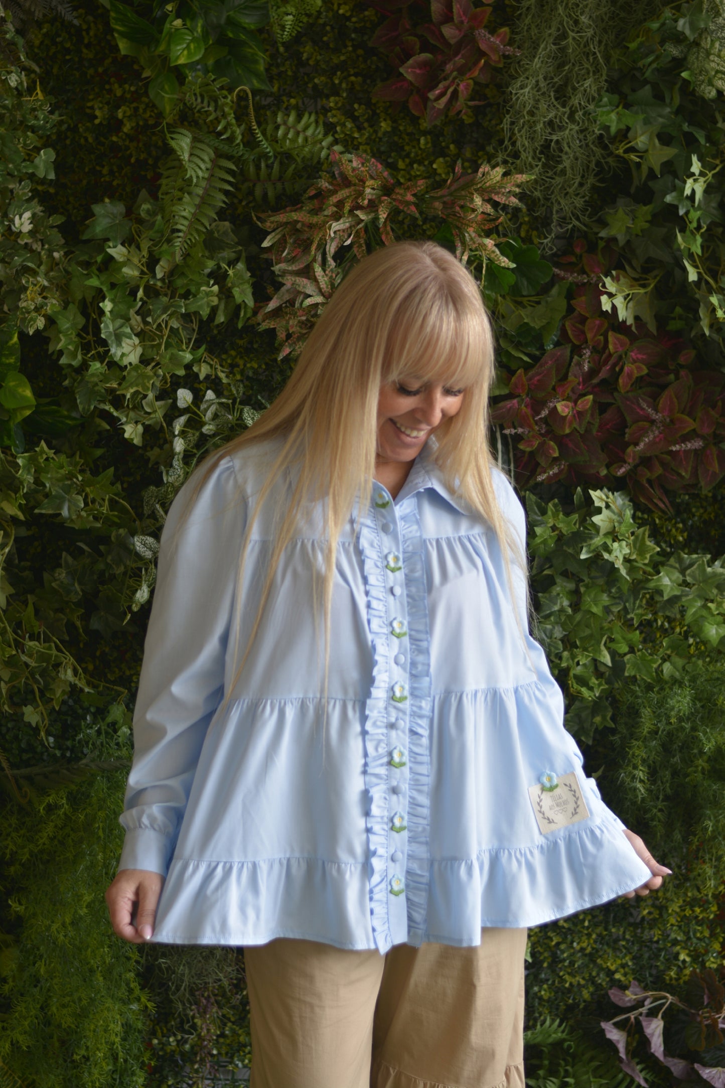 Camisa azul com florzinhas