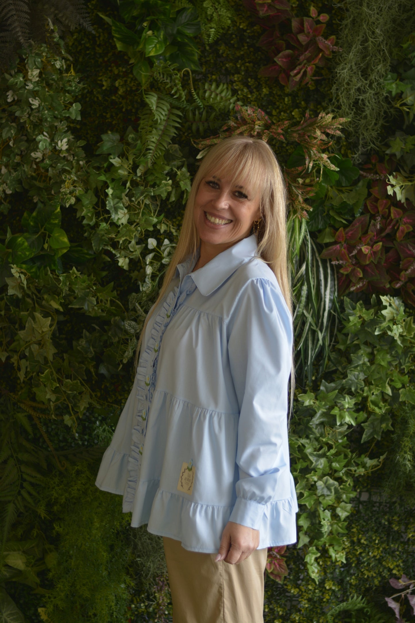 Camisa azul com florzinhas