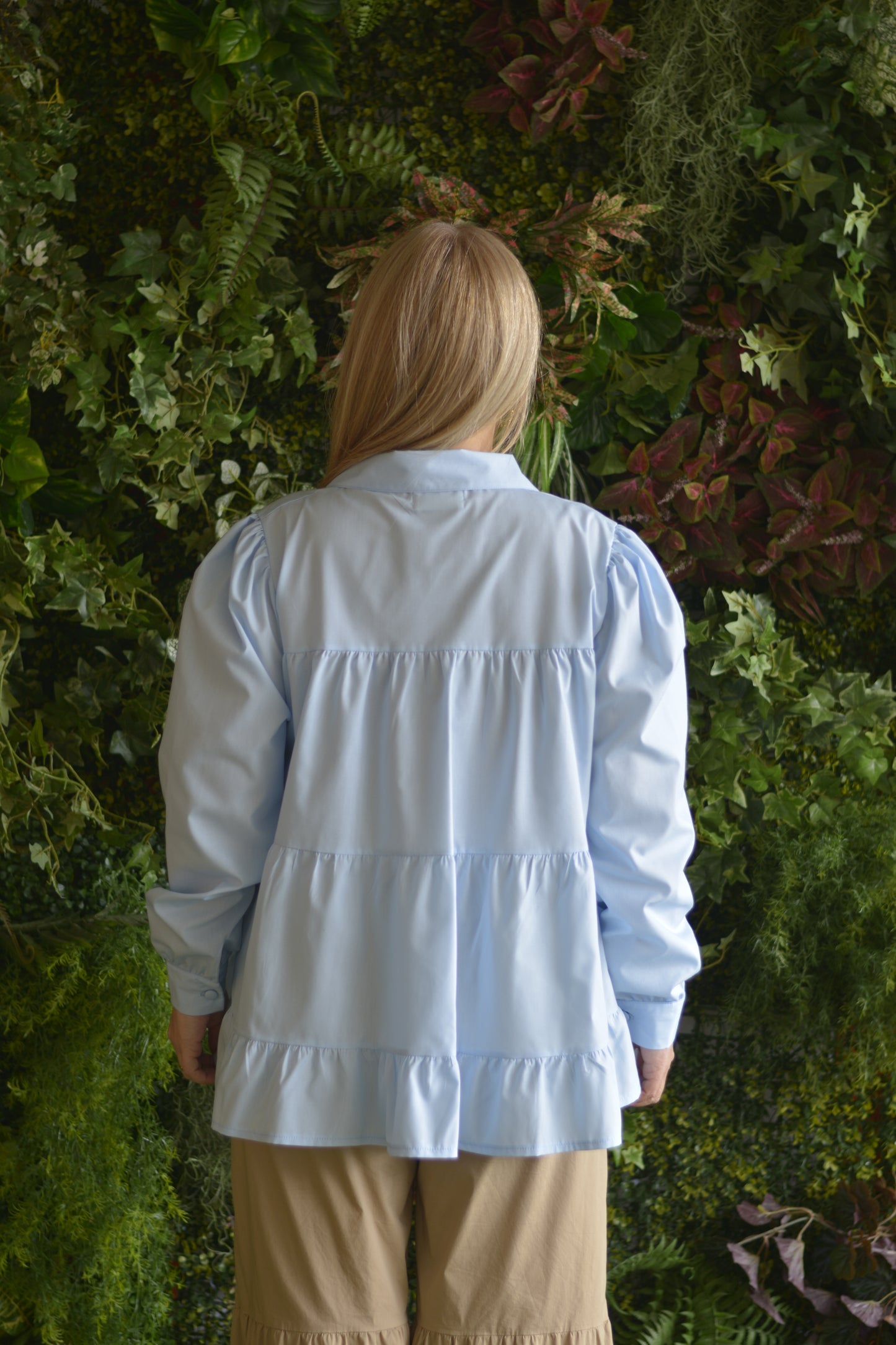 Camisa azul com florzinhas