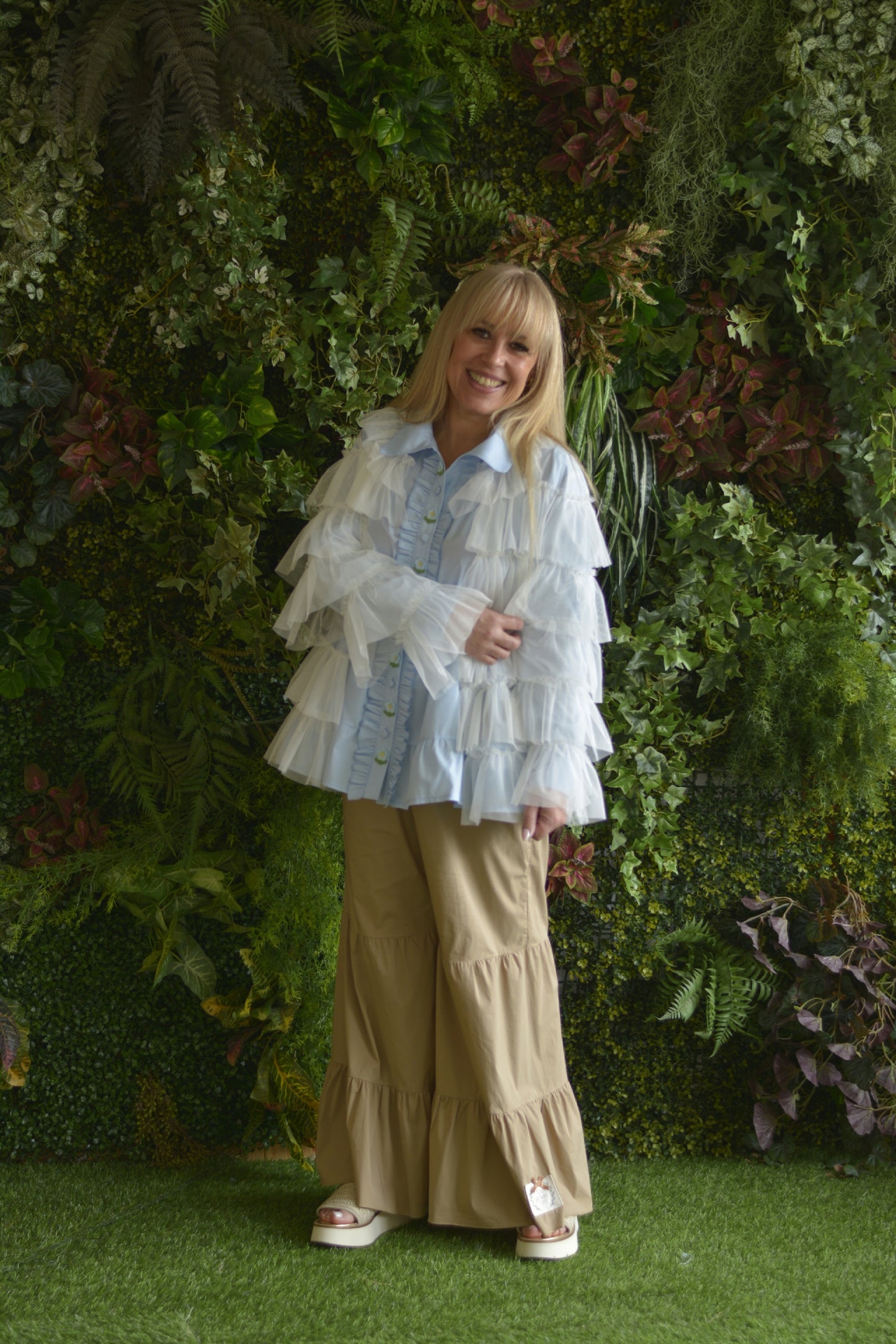 Camisa azul com florzinhas