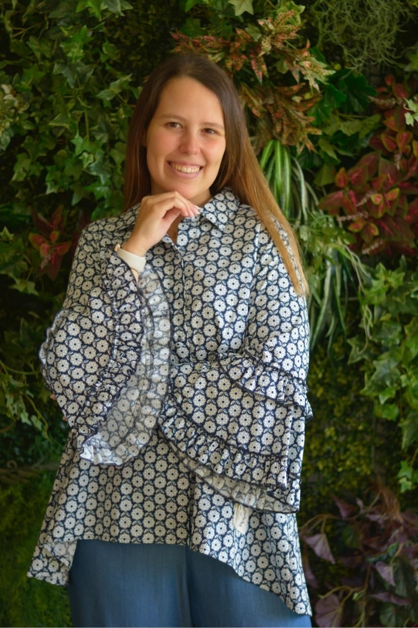 Camisa azul flores