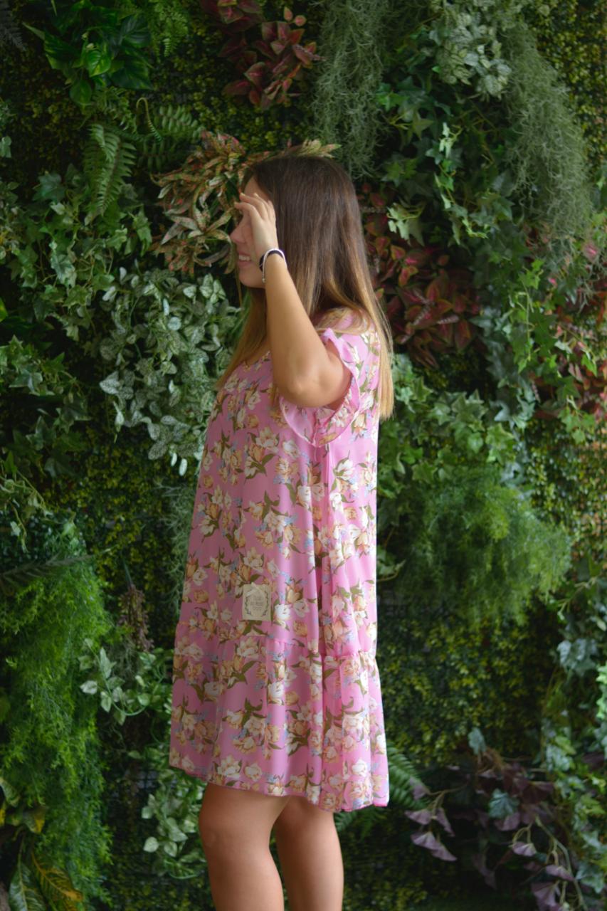 Vestido curto rosa flores