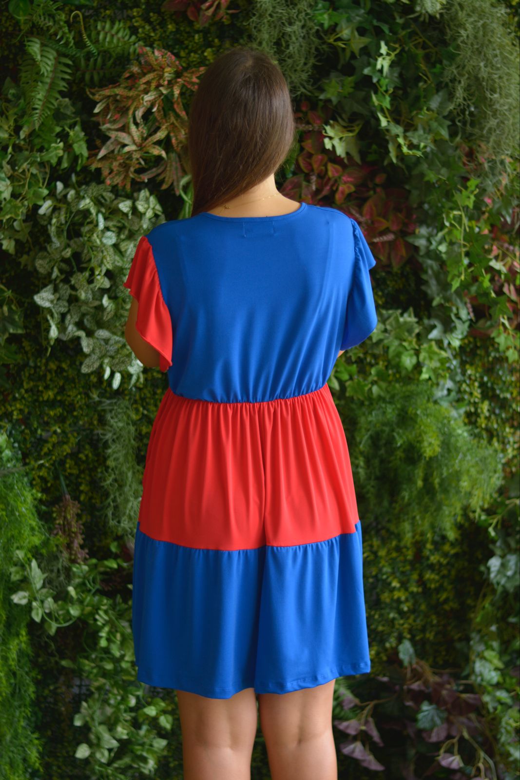 Vestido curto azul e vermelho