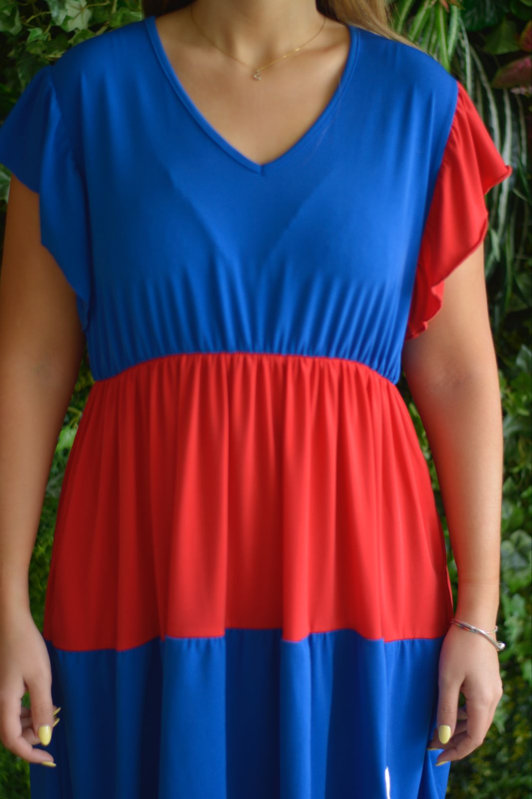Vestido curto azul e vermelho