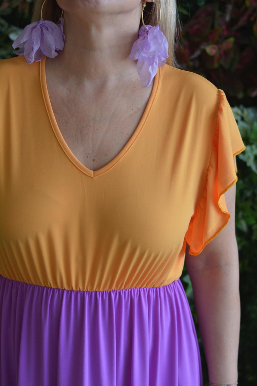 Vestido lilás e laranja