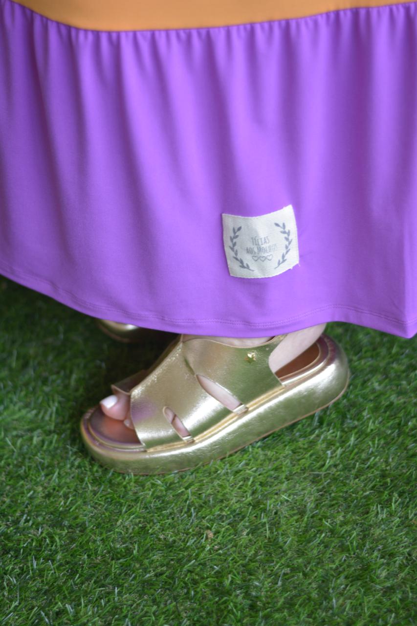 Vestido lilás e laranja