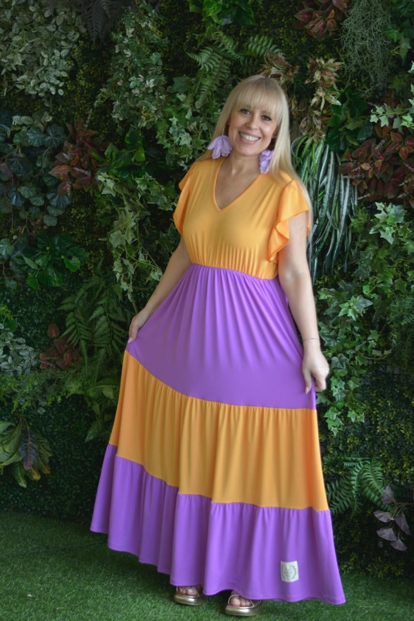 Vestido lilás e laranja