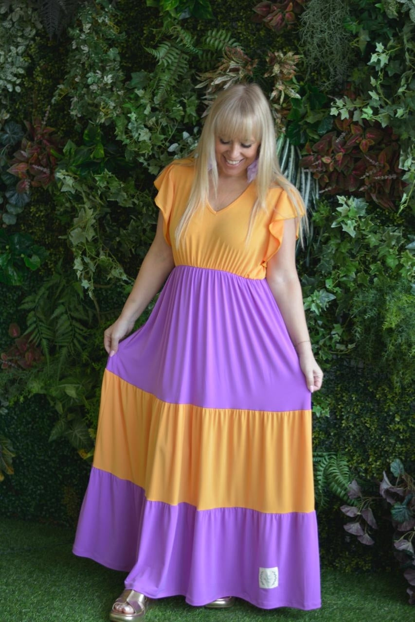 Vestido lilás e laranja