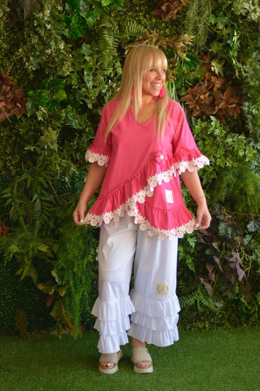 Túnica fuschia com barra flores brancas