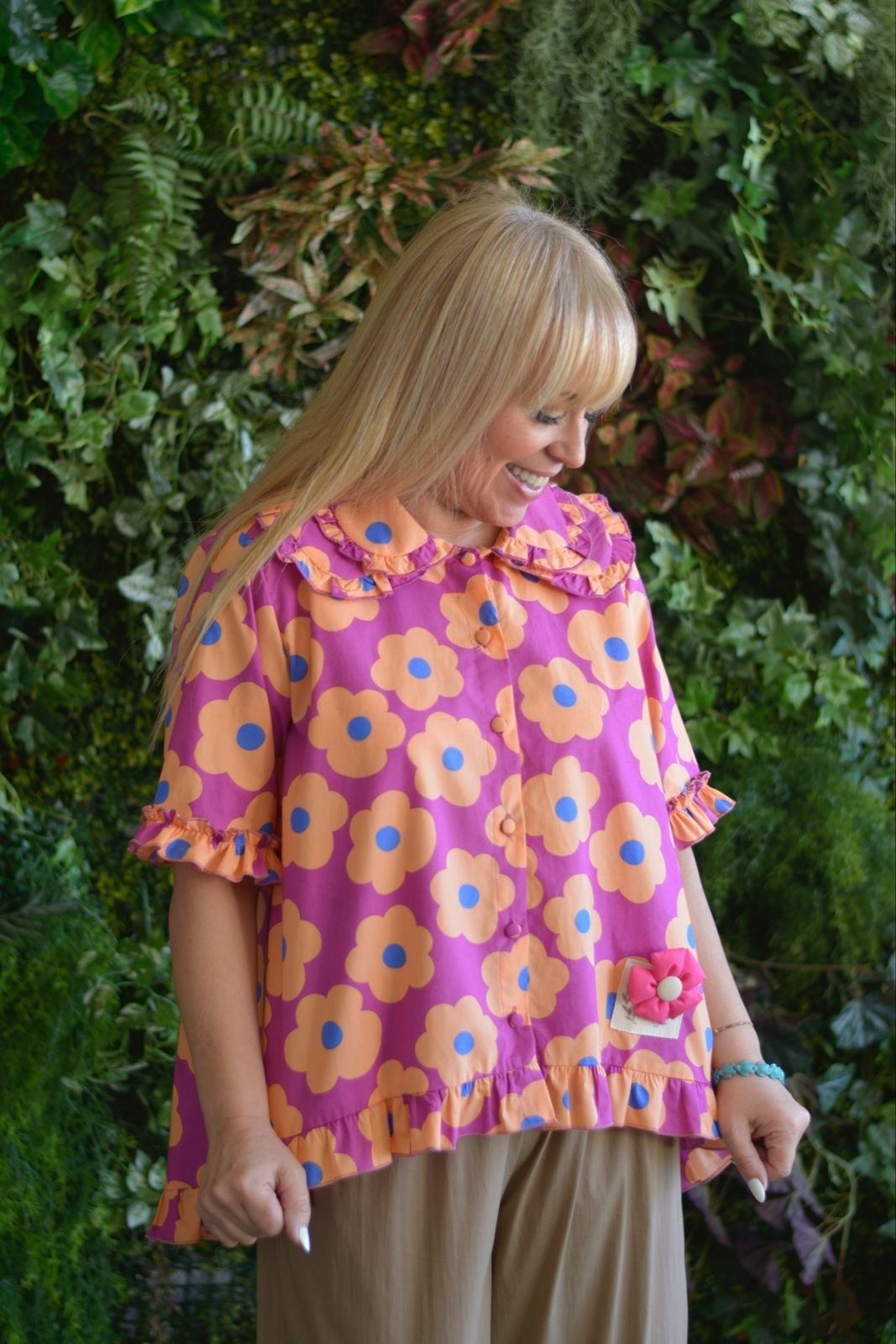Camisa beringela flores laranja