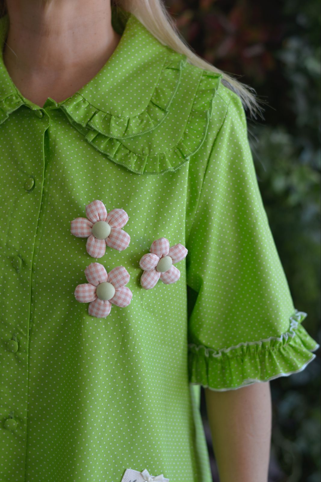 Camisa lima pintinhas brancas