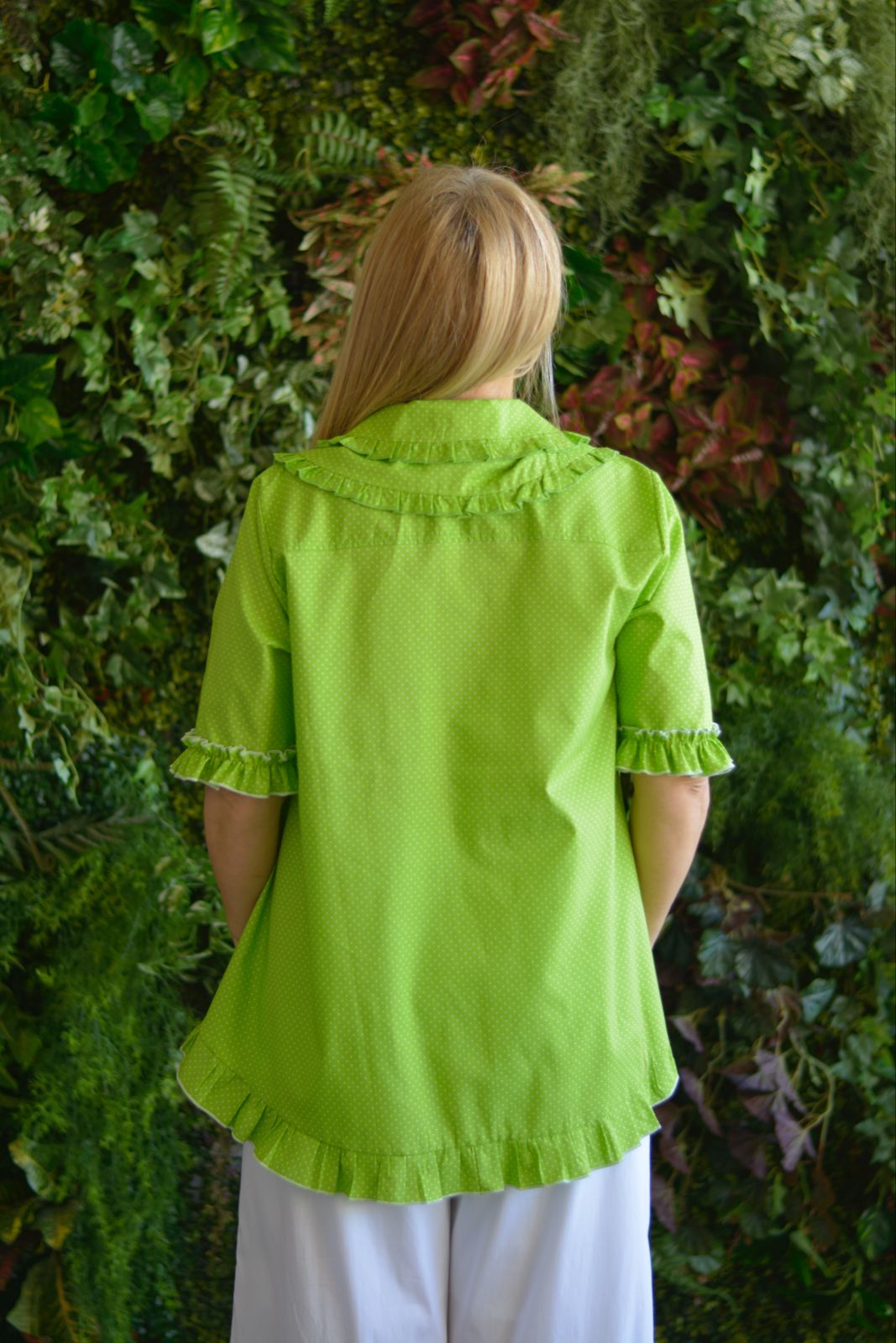 Camisa lima pintinhas brancas