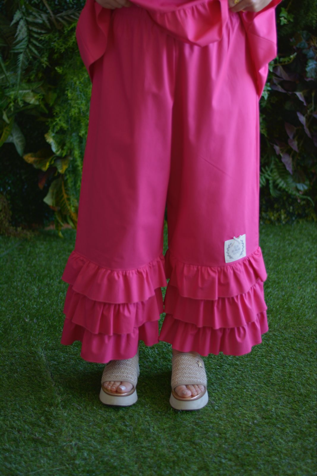 Pantalonas folhos fuschia