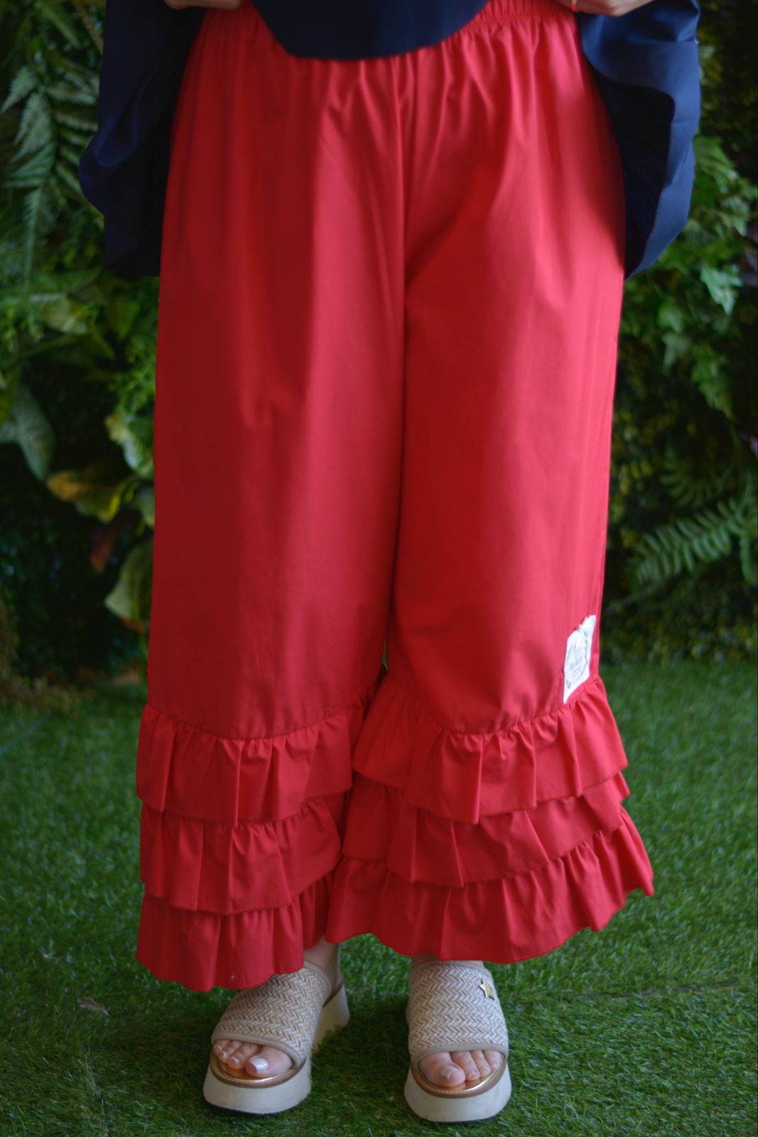 Pantalonas vermelha folhos