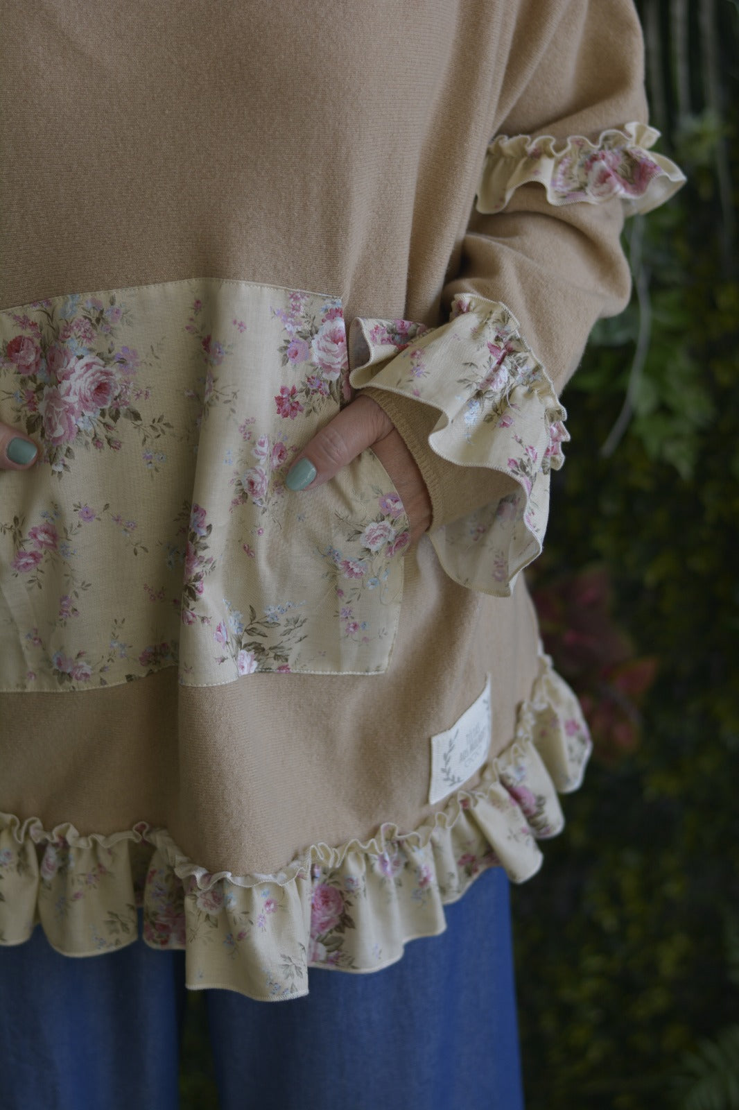 Camisola Lambezul Creme Bolso Flores
