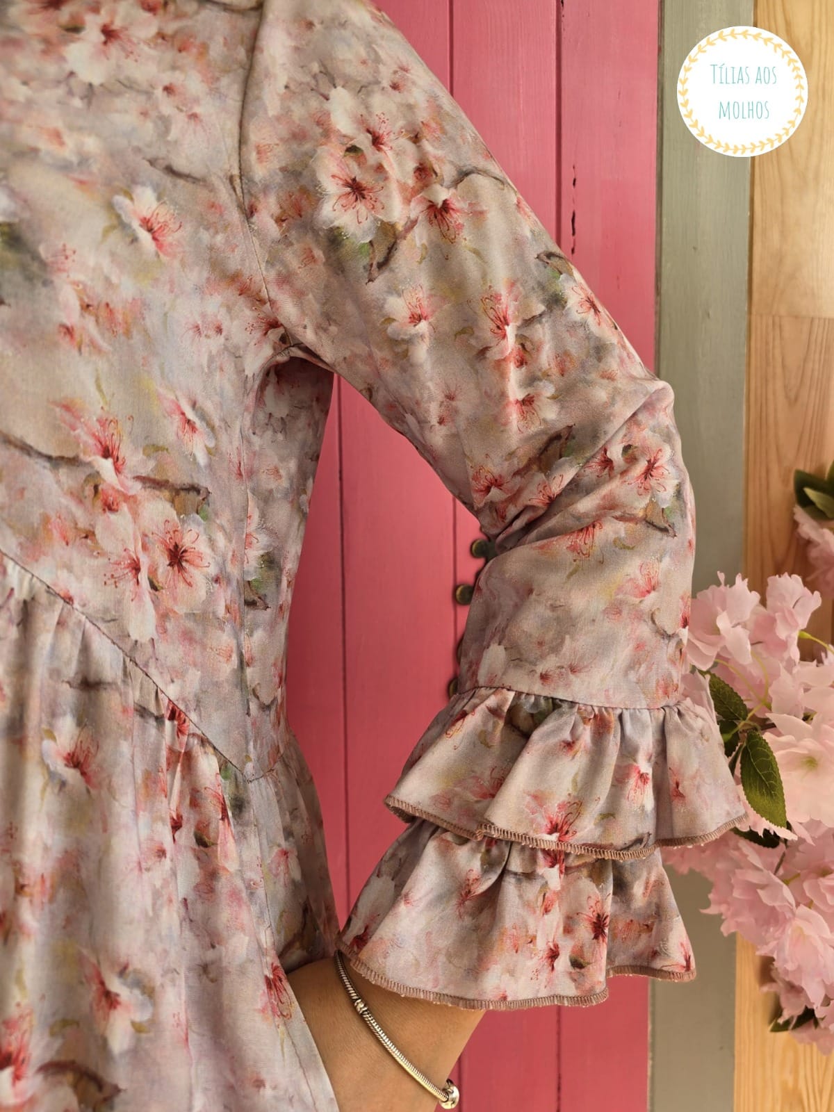 Vestido Flores Cinza