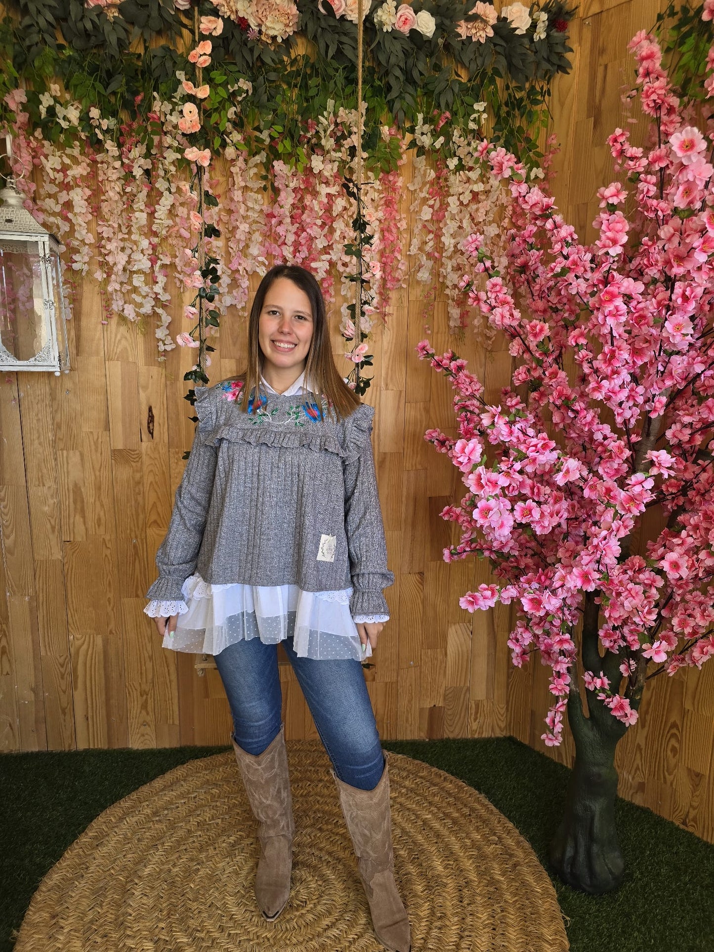 Camisola Cinza com Aplicação Flores