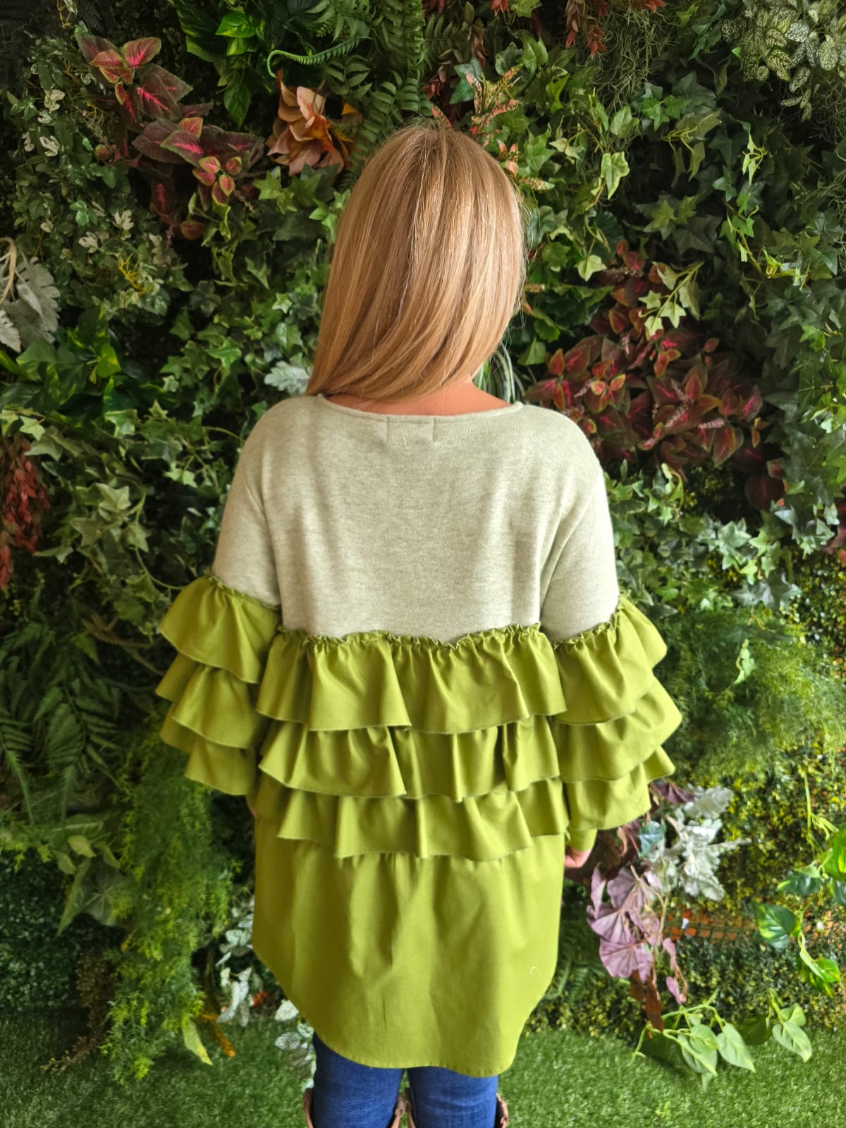 Camisola verde folhos