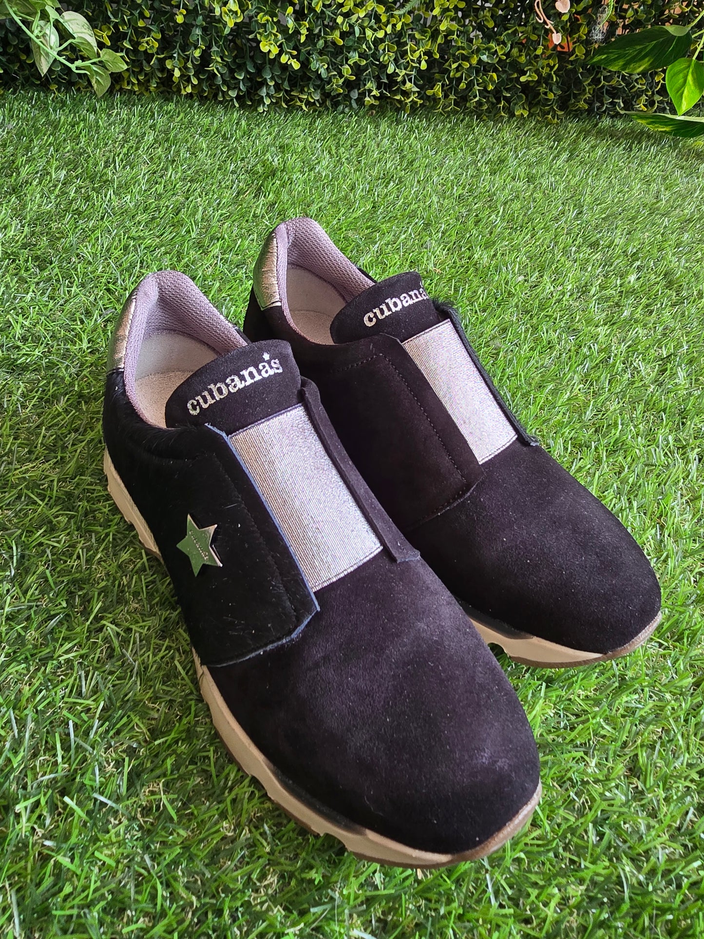 Ténis Cubanas em Camurça e Pêlo Preto