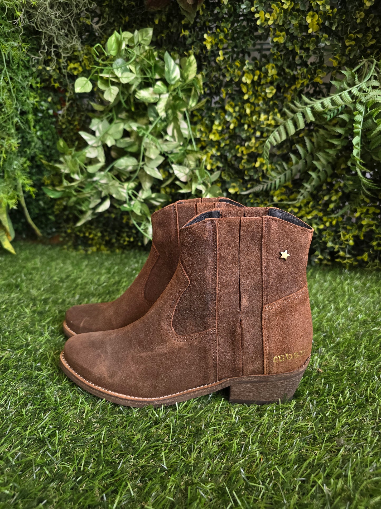 Botas Cubanas em Camurça Castanha