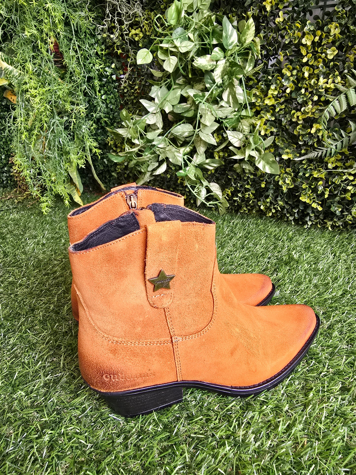 Botas Cubanas em Camurça Camel