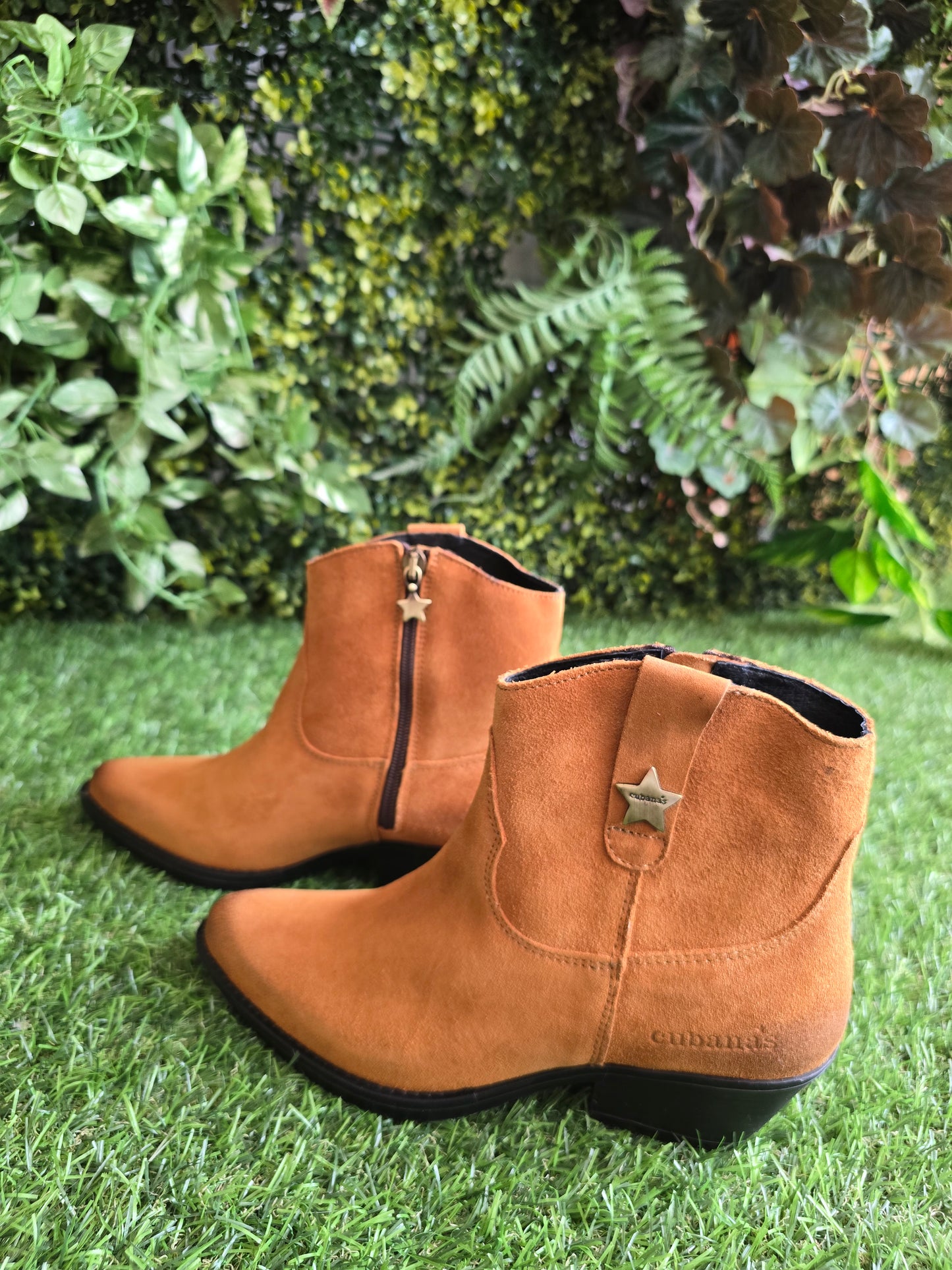 Botas Cubanas em Camurça Camel