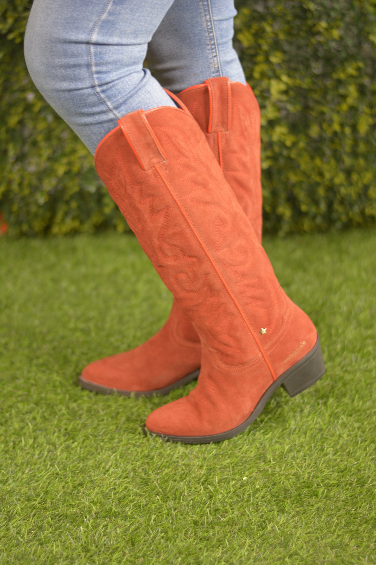 Botas Cubanas em Camurça Vermelha