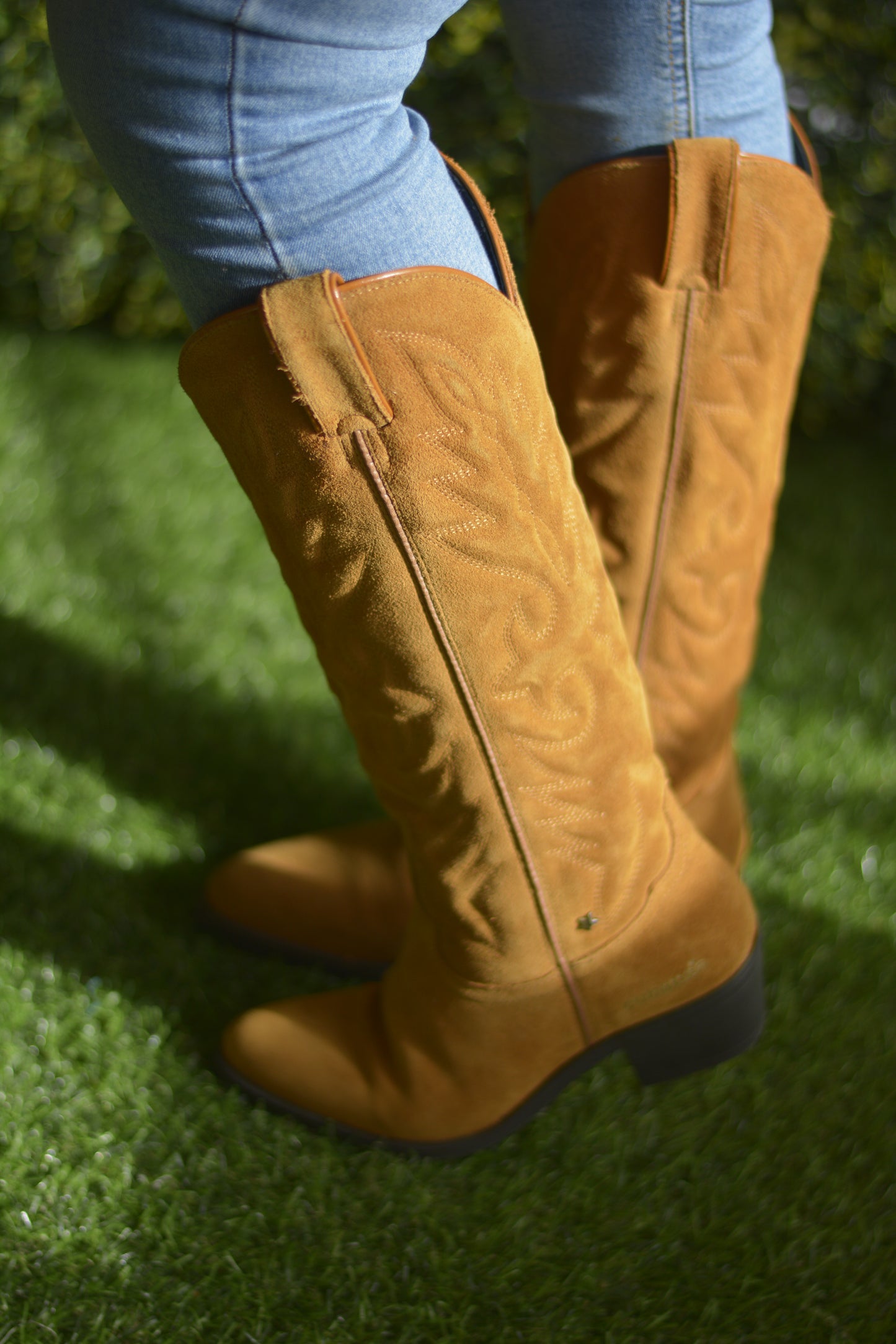 Botas Cubanas em Camurça Camel