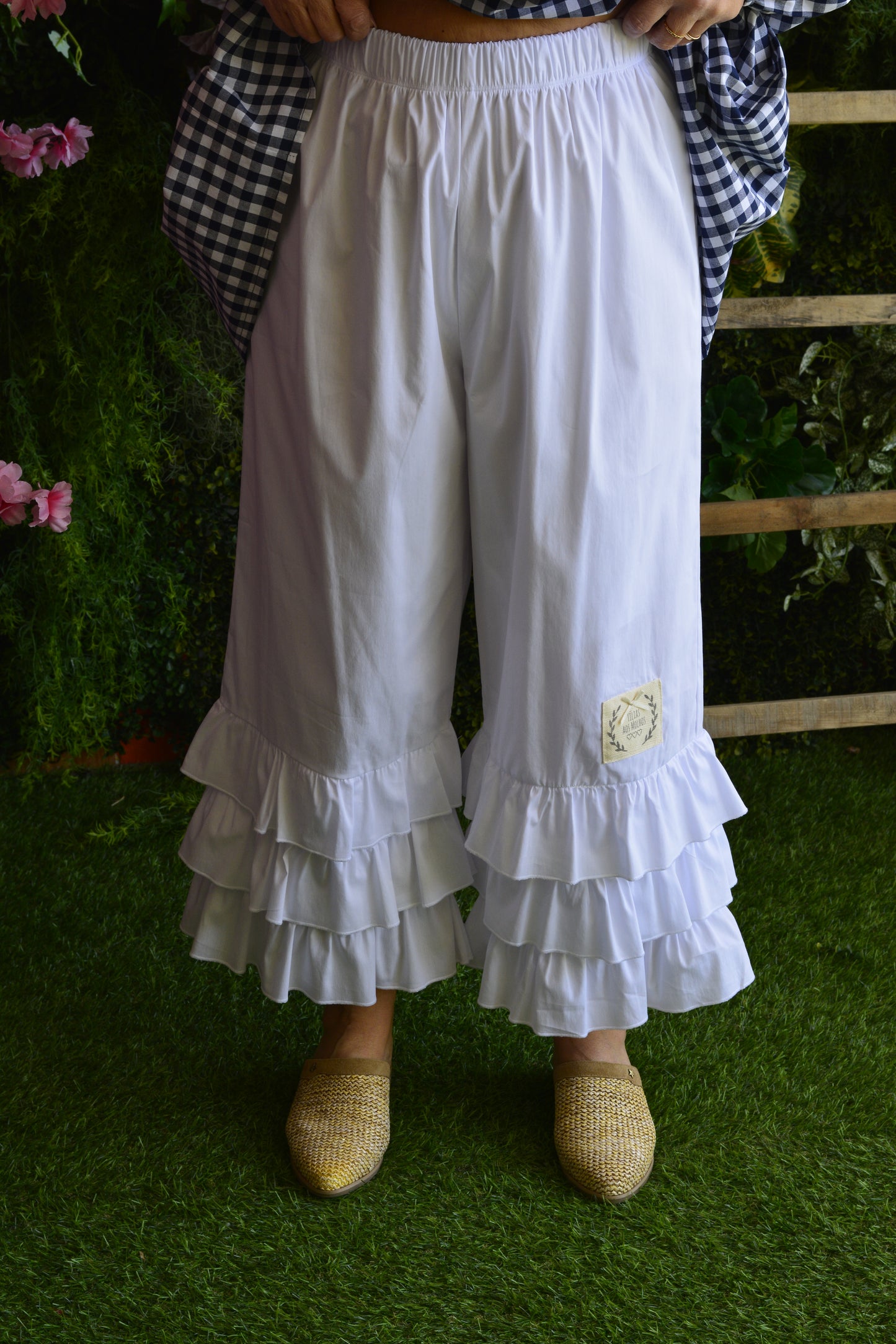 Pantalonas folhos branca
