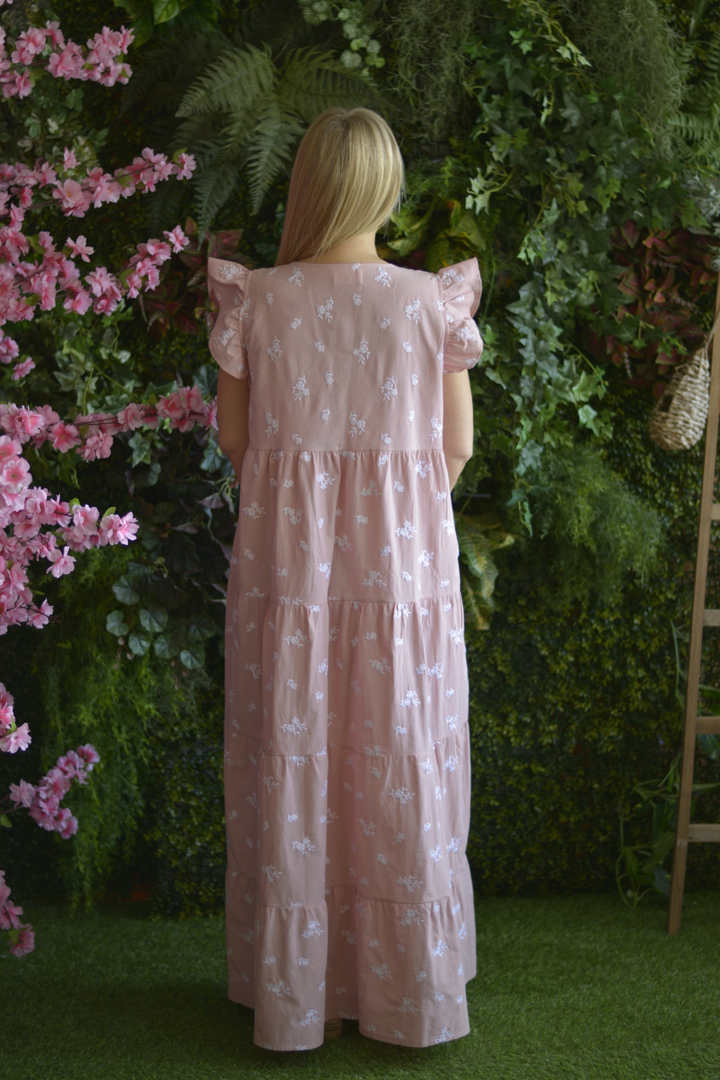 Vestido Rosa Flores Bordadas
