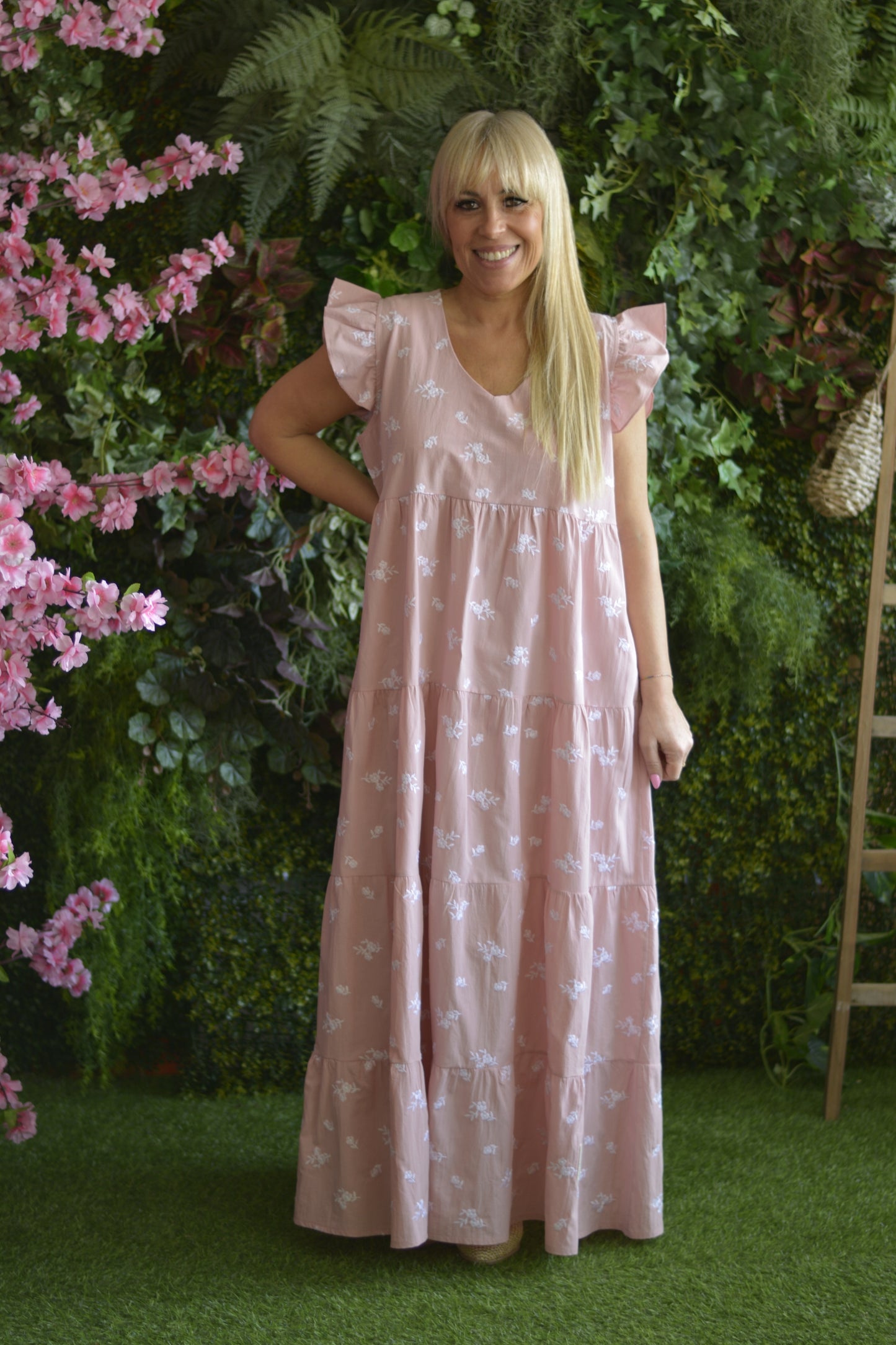 Vestido Rosa Flores Bordadas