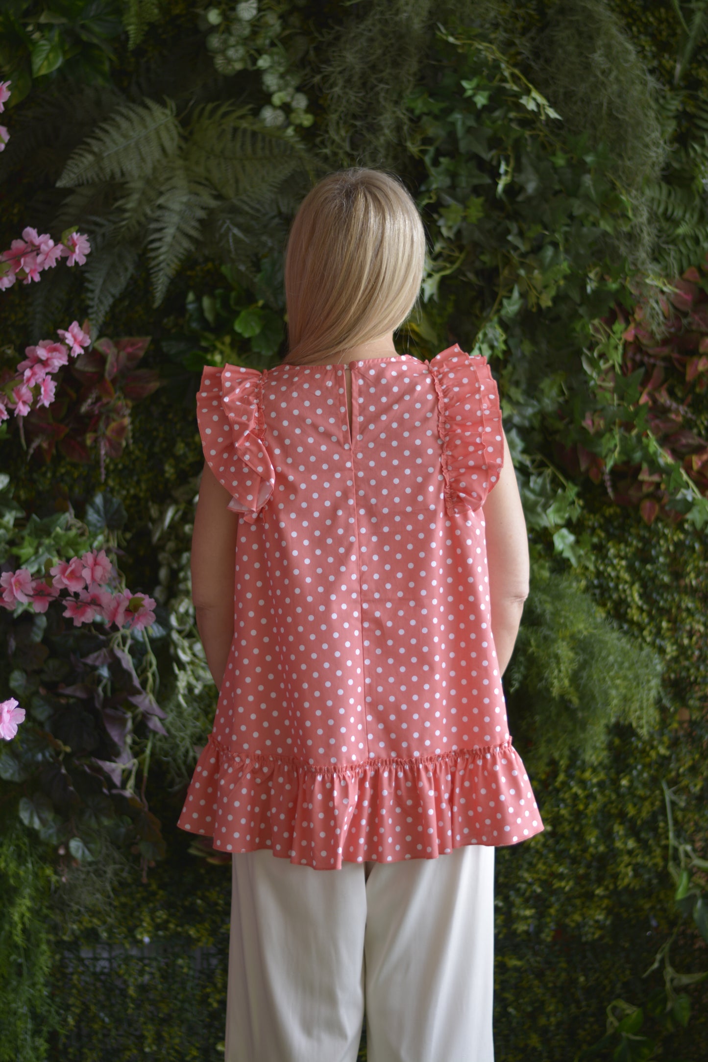 Top Coral Bolas Brancas