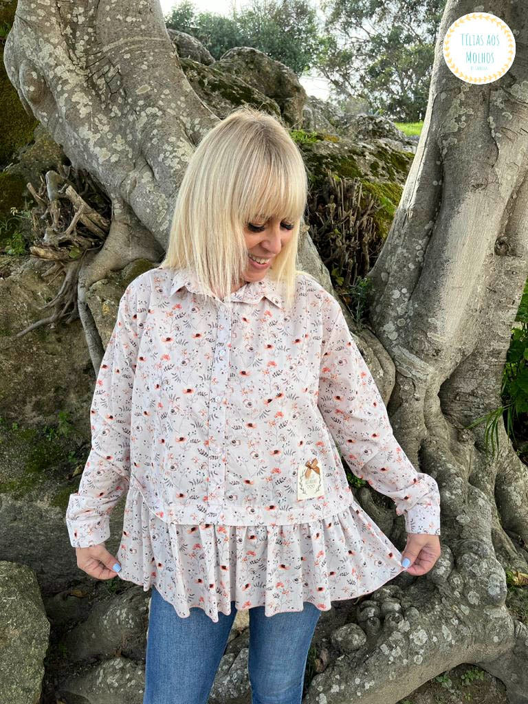 Camisa taupe florzinhas