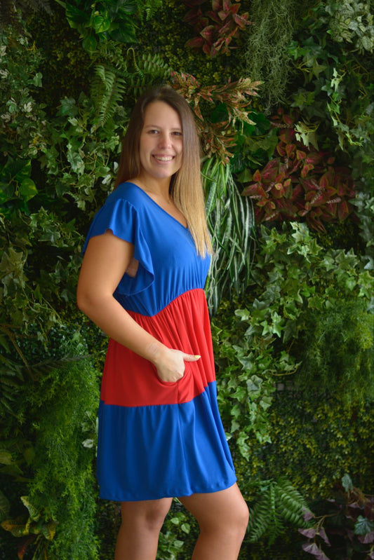 Vestido curto azul e vermelho