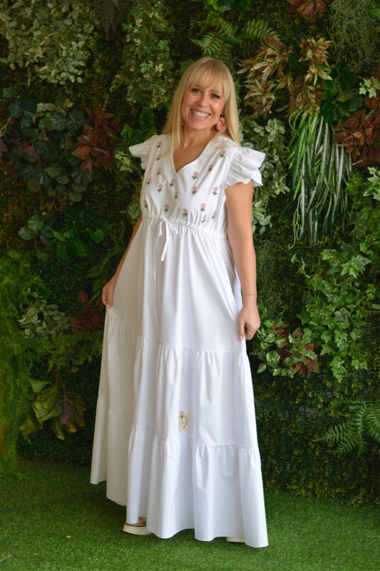 Vestido branco florzinhas rosa