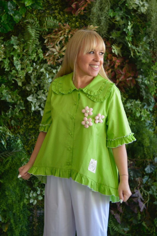 Camisa lima pintinhas brancas