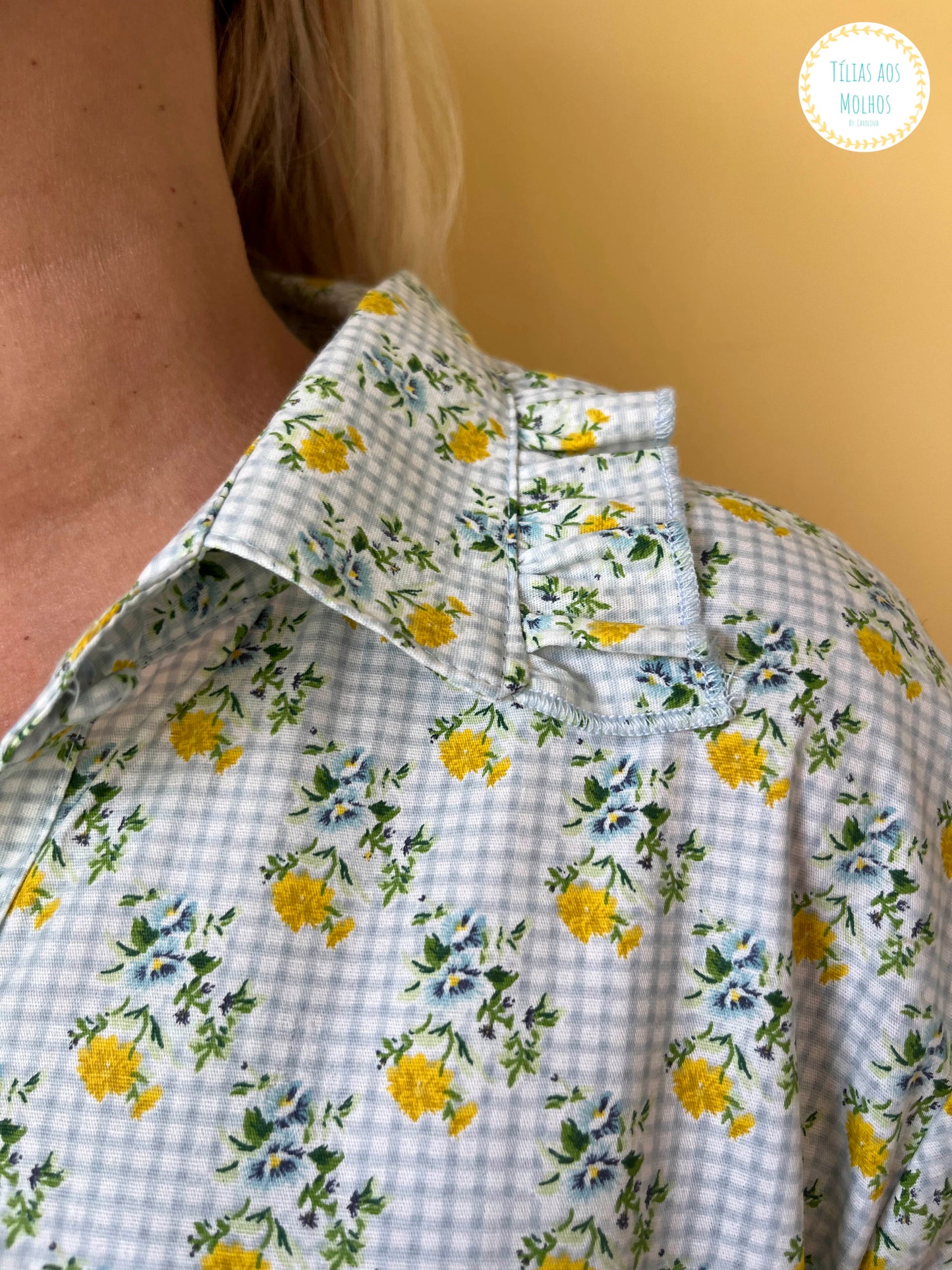 Camisa quadradinhos e flores