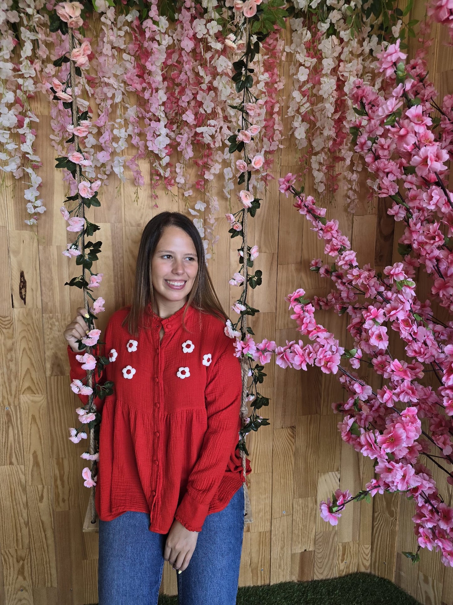 Camisa gaze vermelha com flores