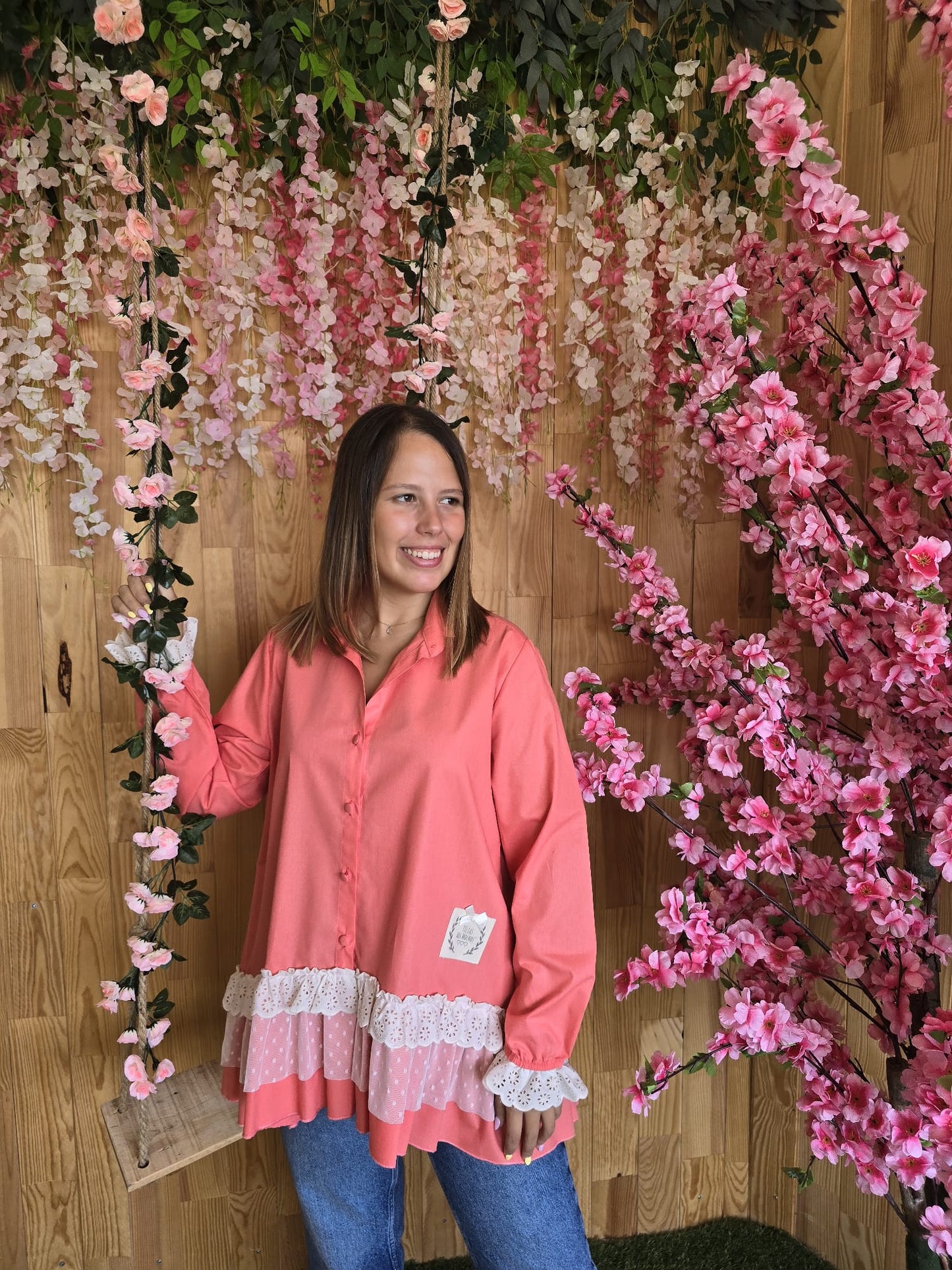 Camisa coral com tule