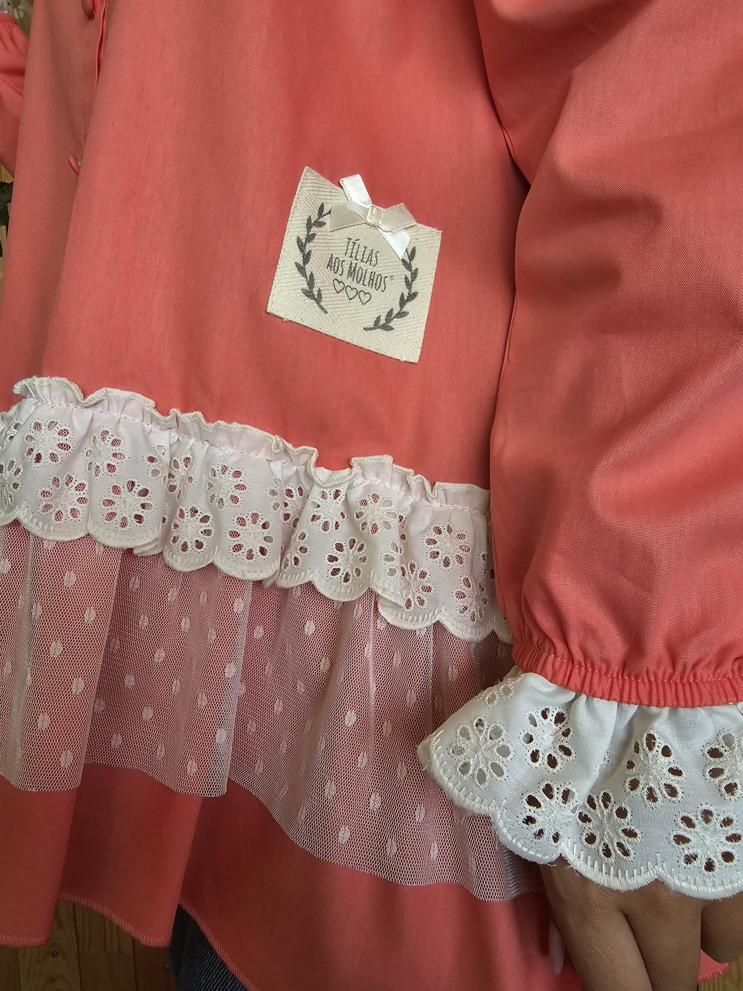 Camisa coral com tule